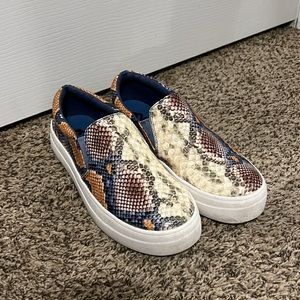 Steve Madden - Size 8 - Used- Multi snake